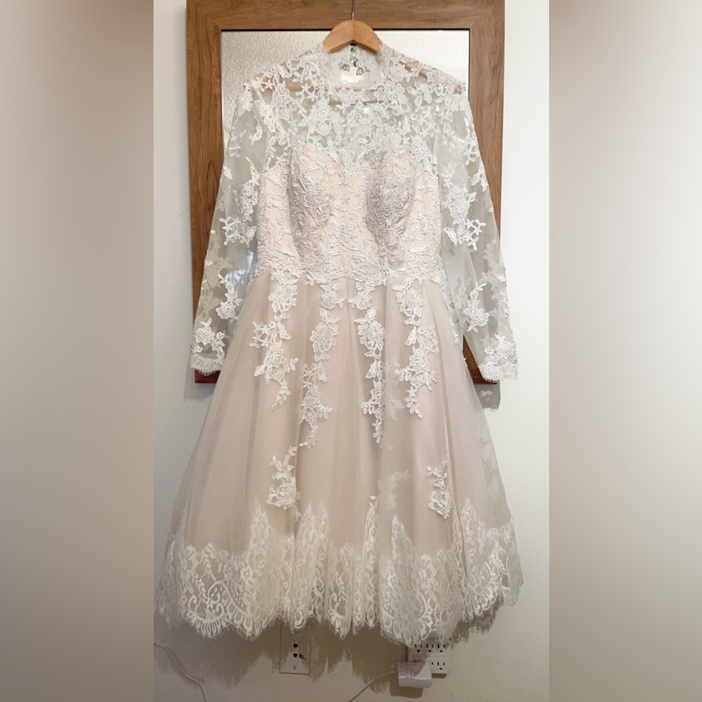 WEDDING DRESS - Picture 7 of 13